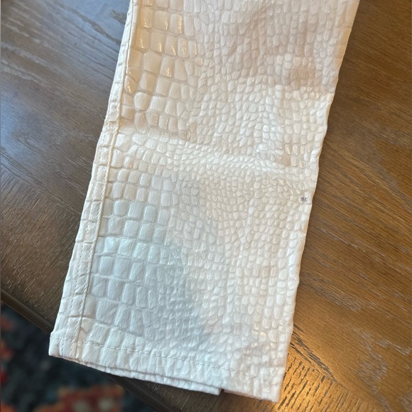 NWT WE THE FREE CROCODILE PRINT woman’s pants white size 27 - Picture 10 of 11